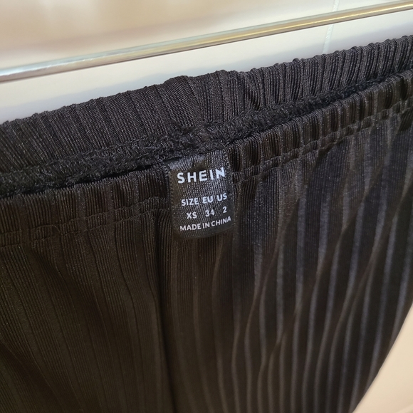 Stretchy SHEIN pants - Picture 2 of 4